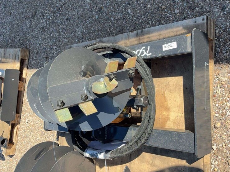 wolverine-12in-&18in-auger-attach-image-3