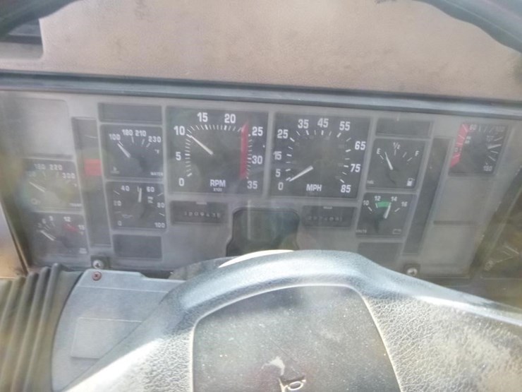 1995-international-4700-image-16