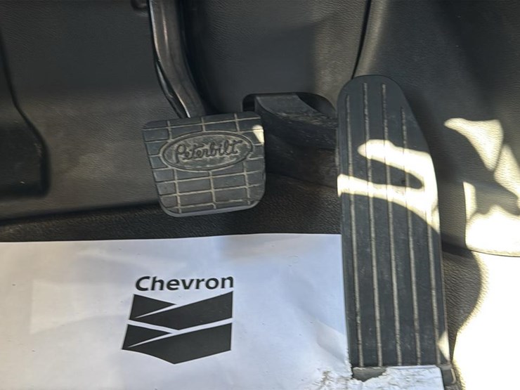 2023-peterbilt-579-image-51