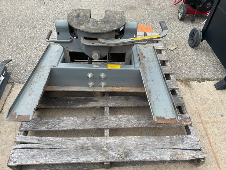 #8508-•-5th-wheel-hitch-(o3)-image-10
