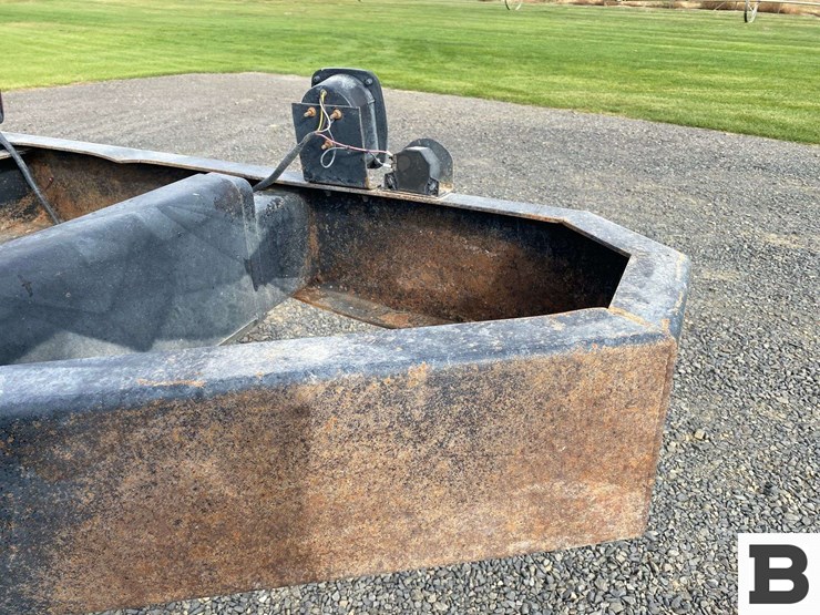 2003-peterbilt-330-image-21