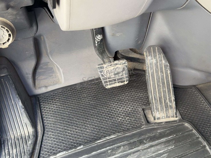 2017-peterbilt-579-image-70