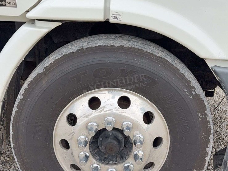 2012-freightliner-cascadia-113-image-16