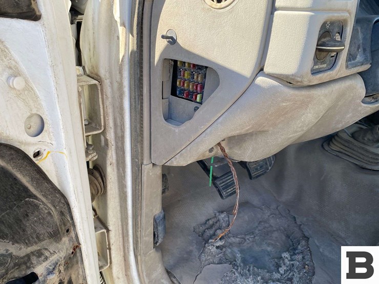 2001-chevrolet-gmt400-image-28