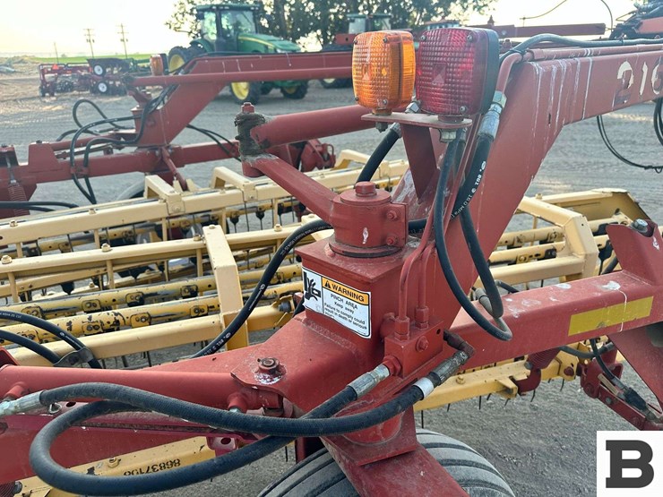 new-holland-216-image-24