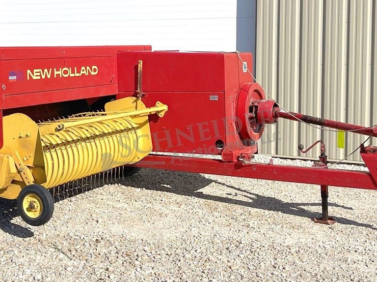 new-holland-565-image-1