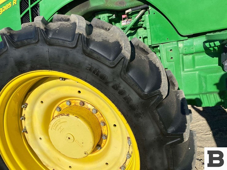 2011-john-deere-8285-tractor-image-15