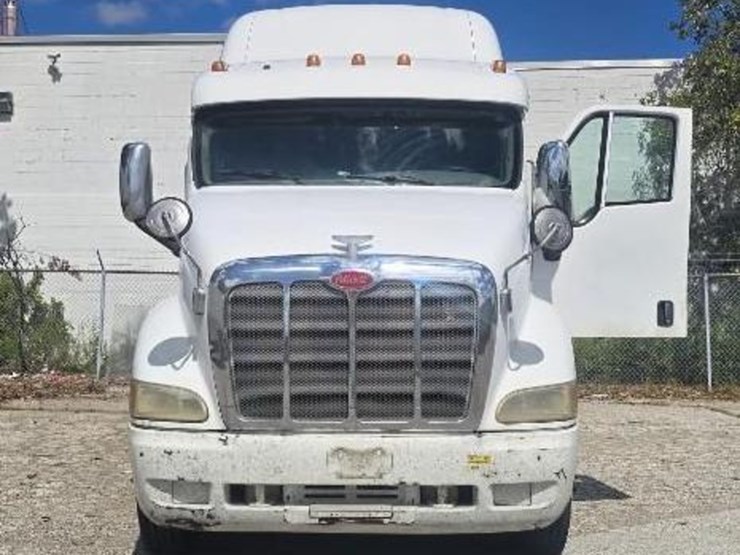 2010-peterbilt-387-image-2