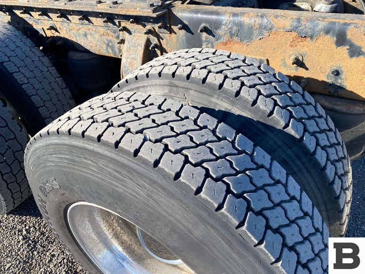 2013-peterbilt-367-image-21