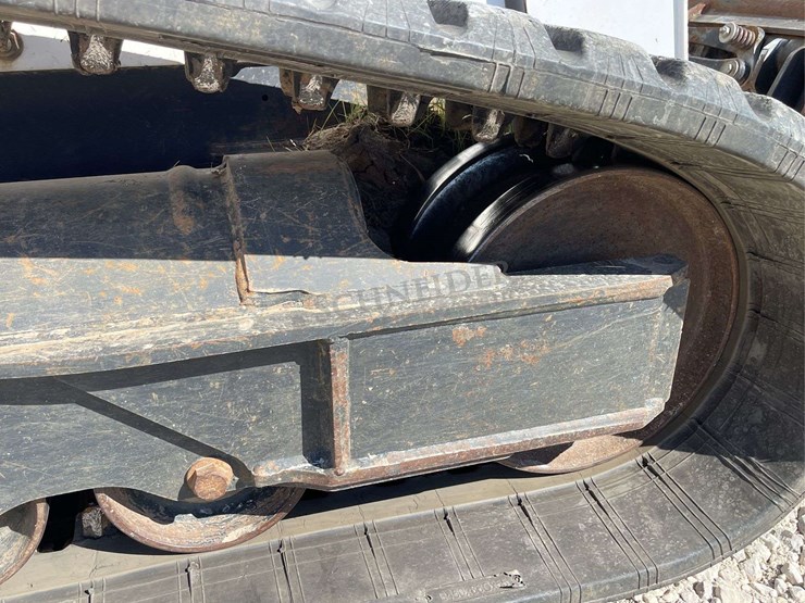 2016-bobcat-t750-image-15