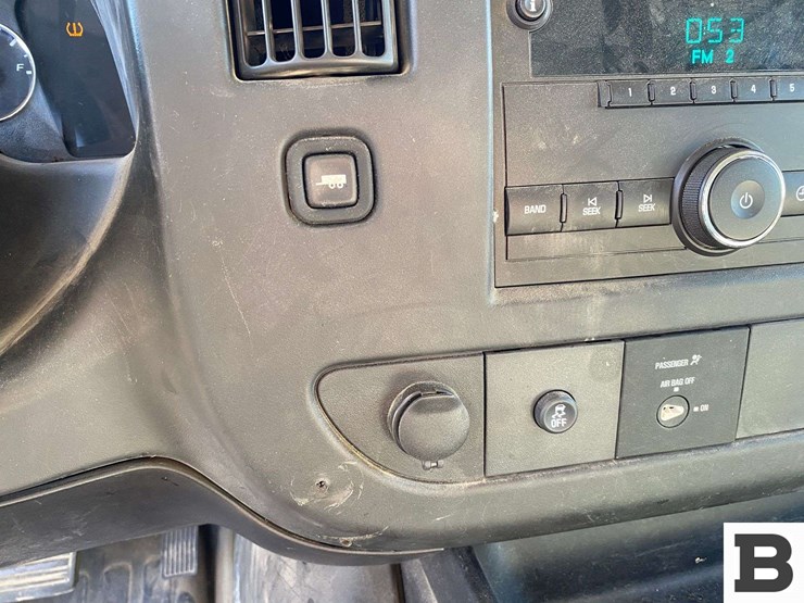 2012-chevrolet-express-2500-image-31