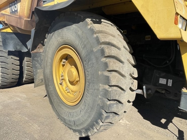 2015-komatsu-hd605-7e0-image-11