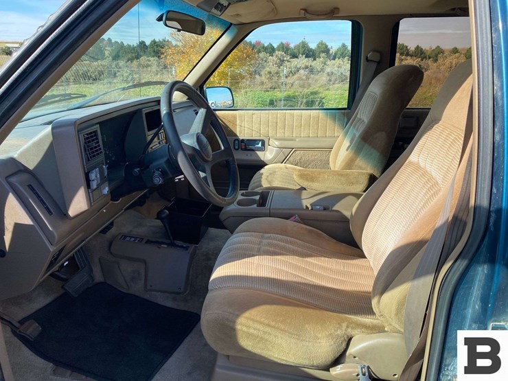 1993-gmc-suburban-image-25