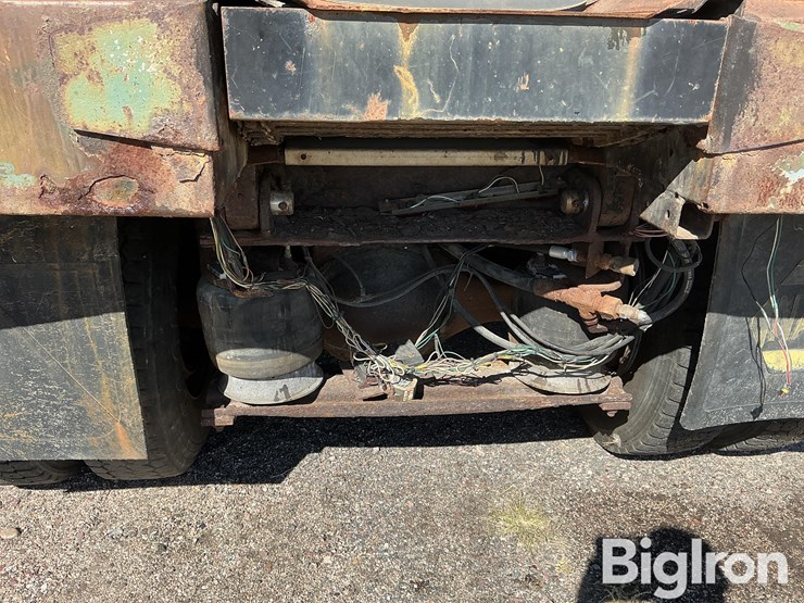 2005-sterling-lt7500-image-15