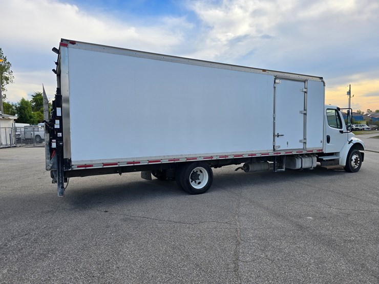 #22329-•-2014-freightliner-m2-106-box-truck-image-32