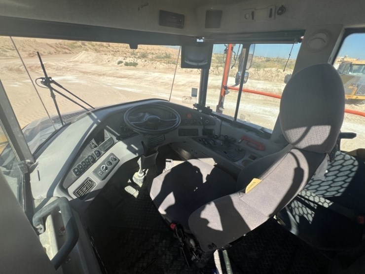 2020-volvo-a60h-image-55