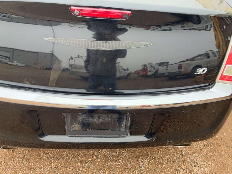 2012-chrysler-300-c-sedan-4d-image-5