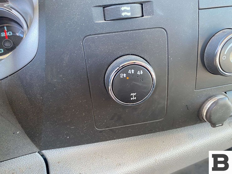 2013-chevrolet-silverado-3500-image-34