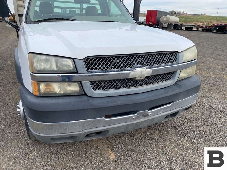 2004-chevrolet-silverado-3500-image-8