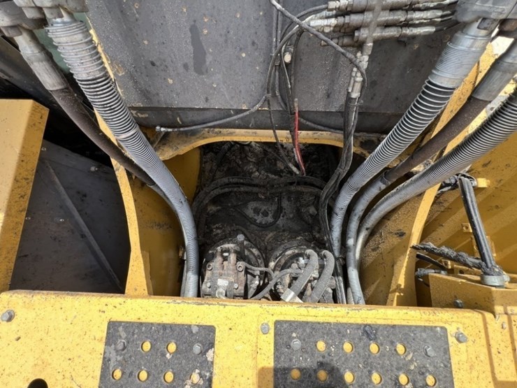 2018-deere-670g-lc-image-37