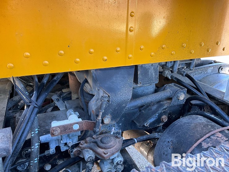 1992-peterbilt-357-image-11