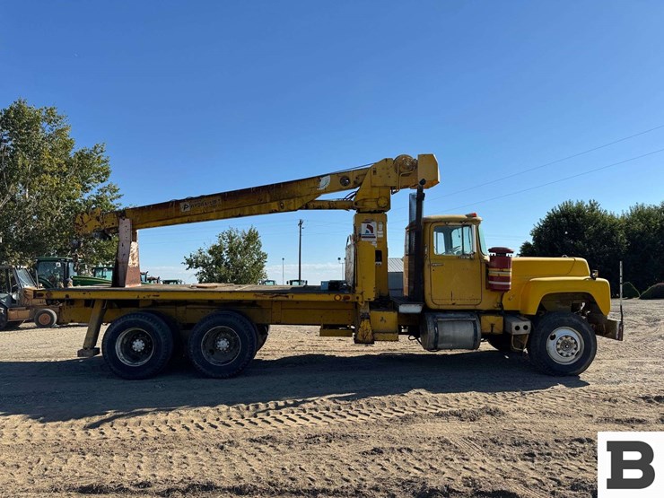 1969-mack-boom-truck-image-7