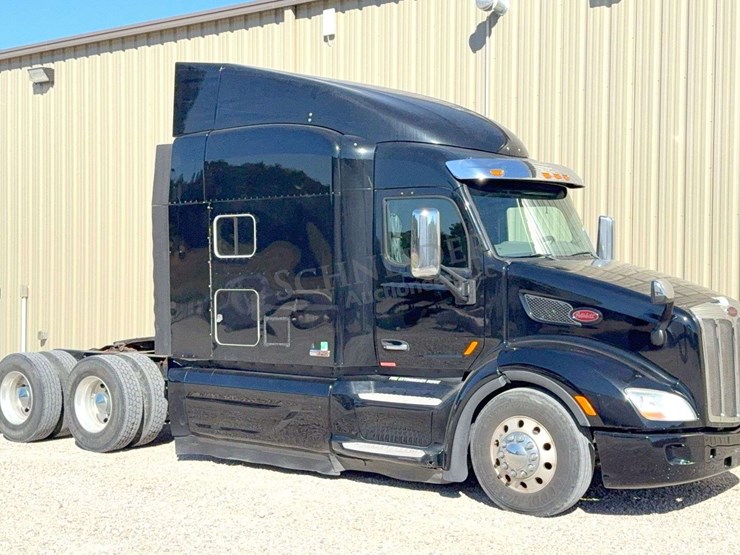2017-peterbilt-579-image-1