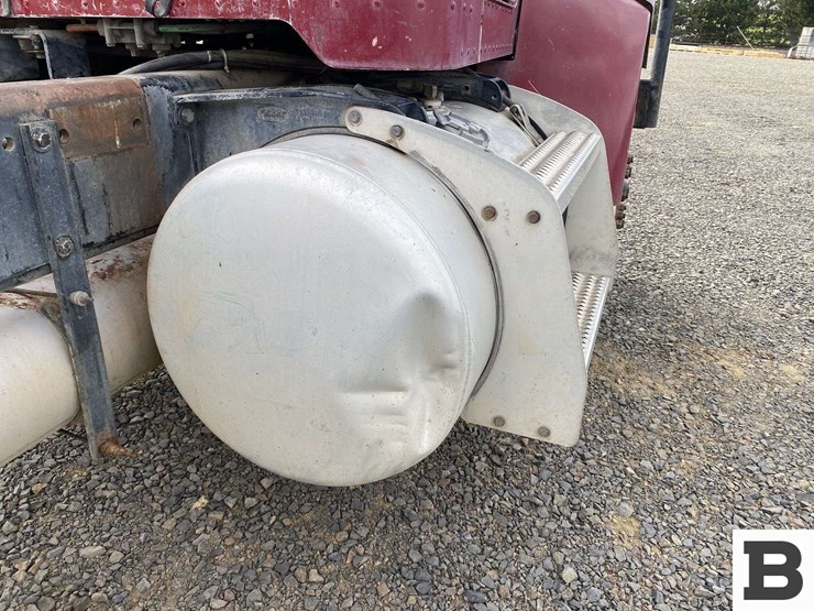 2003-peterbilt-330-image-26