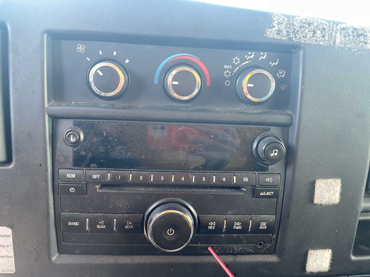 #1376-•-2012-gmc-savana-box-truck-(has-wi-title)-(of)-image-31