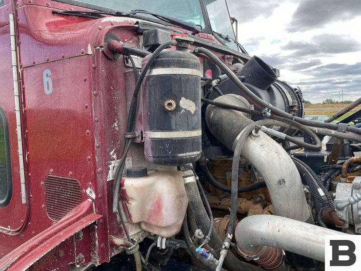 2003-peterbilt-330-image-26