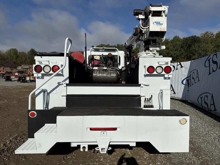 2017-peterbilt-337-image-4