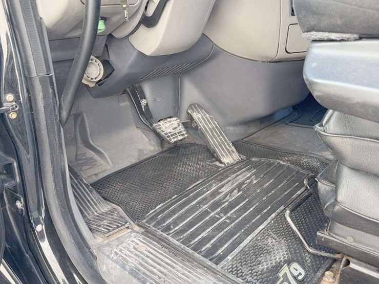 2017-peterbilt-579-image-59