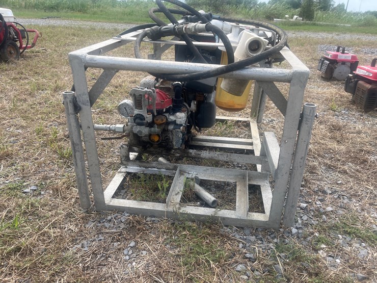 #191-•-skid-mounted-pressure-washer-with-hose-image-4