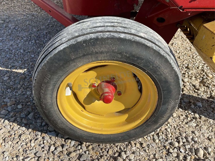 new-holland-565-image-17