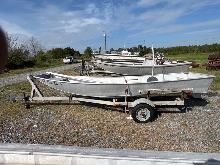 #146-•-alluminum-crawfish-pond-skiff-with-trailer-image-4