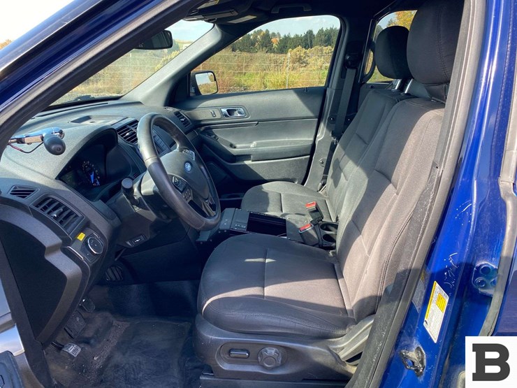 2017-ford-explorer-image-21