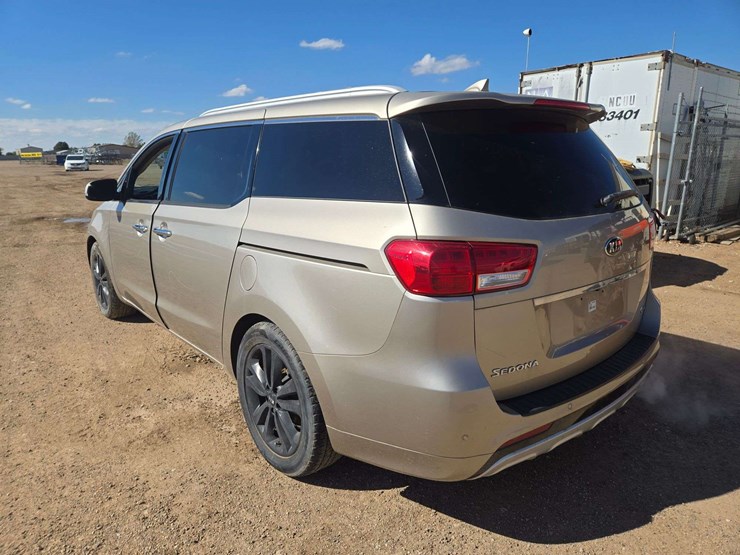 2015-kia-sedona-image-4