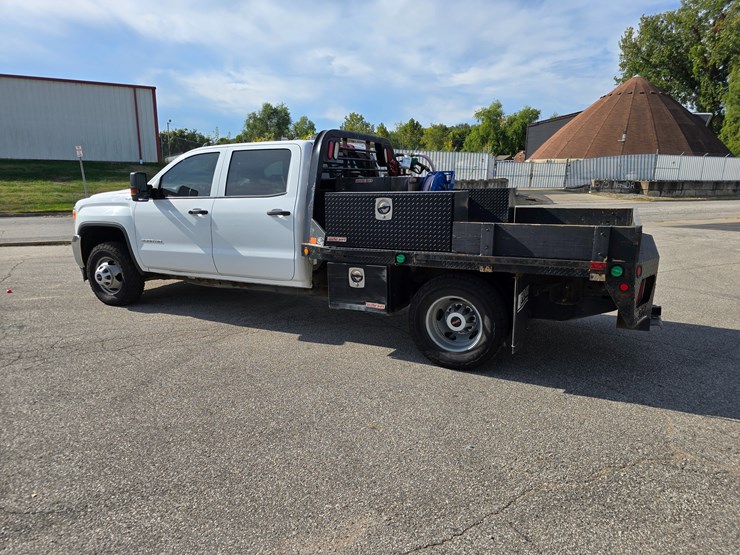 2017-gmc-sierra-3500-image-10