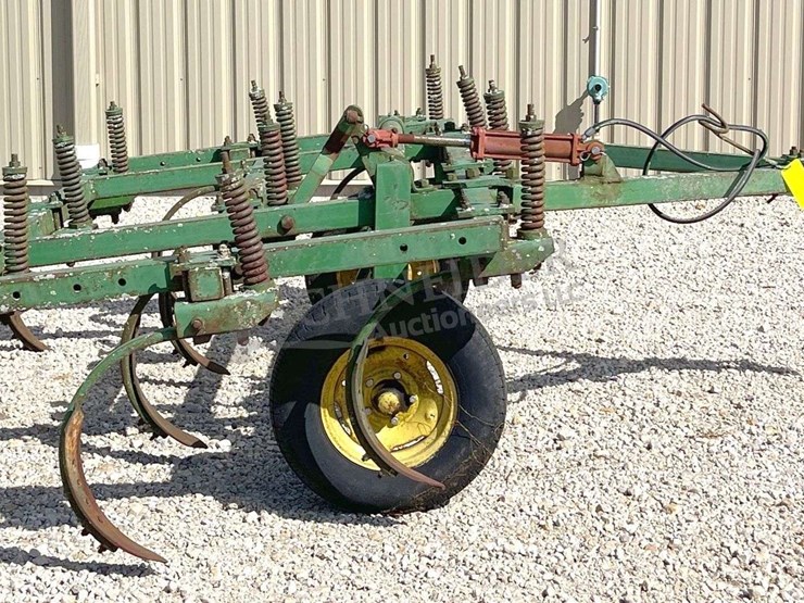 john-deere-10-image-3