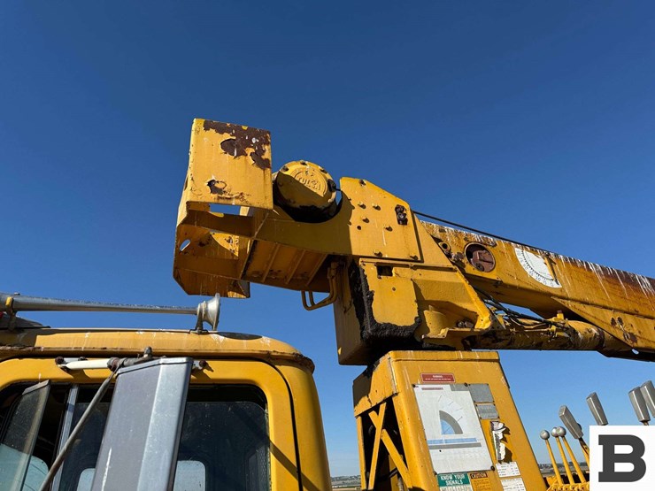 1969-mack-boom-truck-image-16