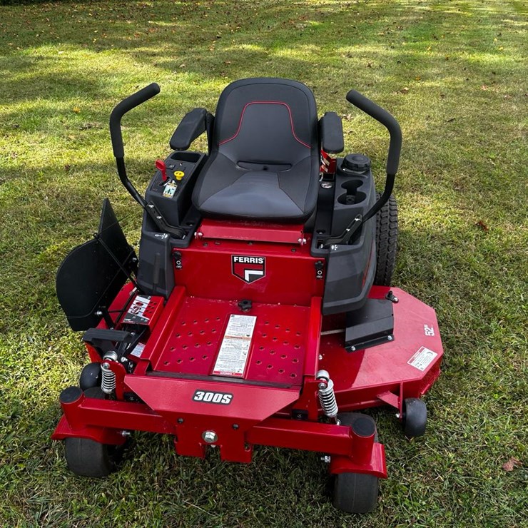 #142 • 2024 Ferris 300S 52” Deck Mower
