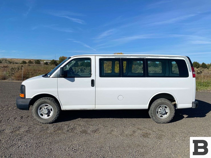 2012-chevrolet-express-2500-image-3