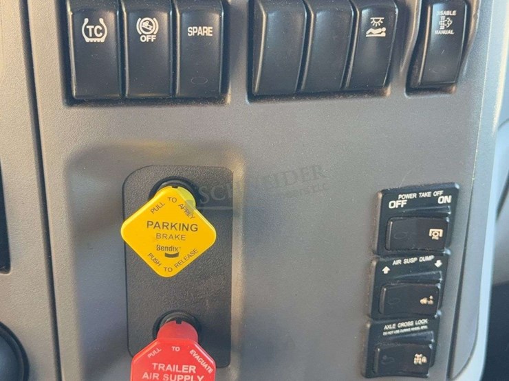 2017-peterbilt-579-image-67