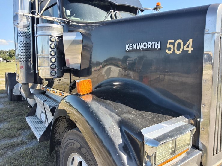 2005-kenworth-w900-image-10