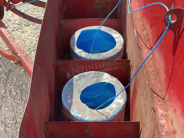 new-holland-275-image-25