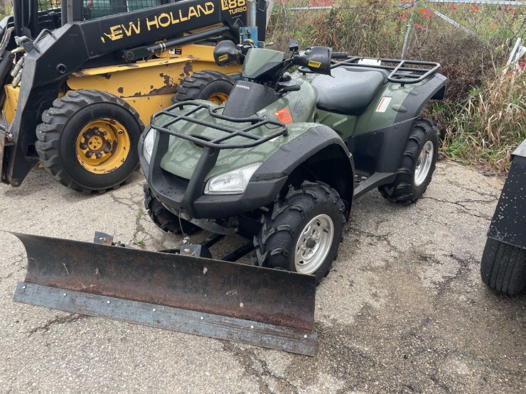 #1381-•-2005-honda-atv-with-snow-plow-(has-registration)-(of)-image-1