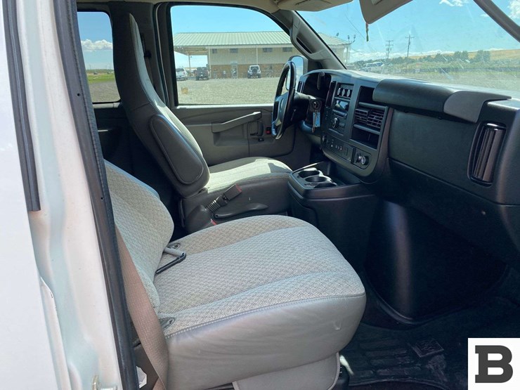 2019-gmc-3500-image-19