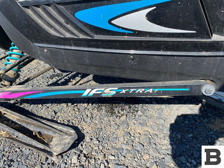 1998-polaris-indy-trail-touring-snowmobile-image-10