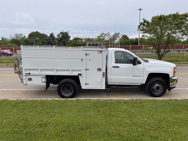2019-chevrolet-3500hd-image-2