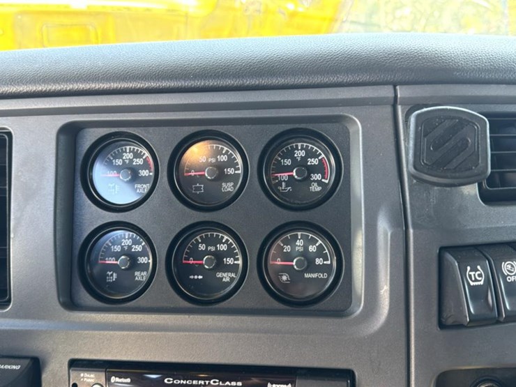 2023-peterbilt-579-image-57